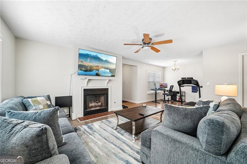1212 Glenleaf DR