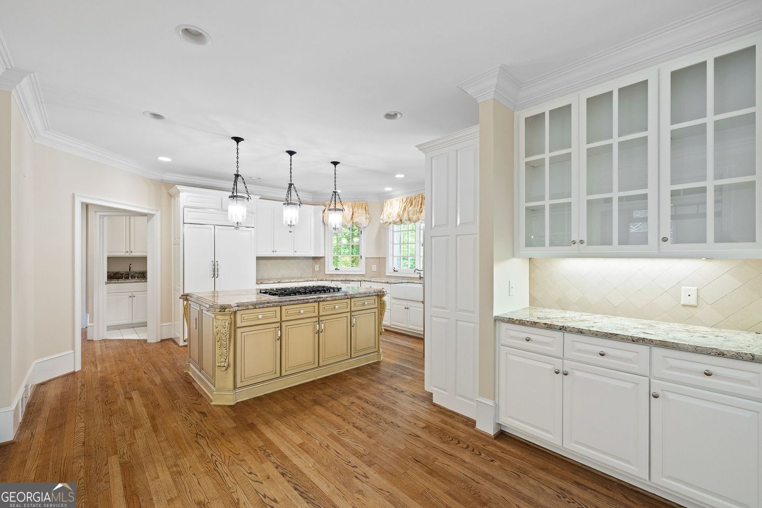 320 Yellowroot LN