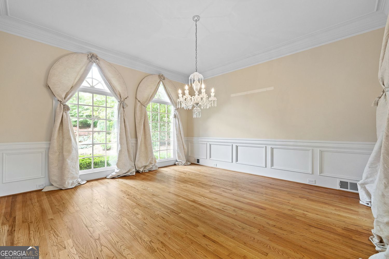 Sandy Springs, Georgia 30350, United States, 4 Bedrooms Bedrooms, ,6 BathroomsBathrooms,Residential,Active,138251