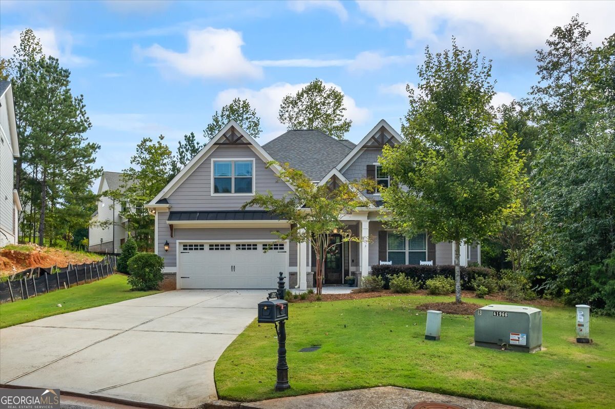 Rare ranch in the custom home section of Traditions of Braselton! This 4BR/3BA home offers 2,800 sq ft of open living on a quiet cul-de-sac lot. Enjoy LVP floors throughout the main areas, new carpet in two bedrooms, and designer touches like coffered ceilings, board & batten dining wall, and plantation shutters. The spacious kitchen is ideal for entertaining with double ovens, gas cooktop, large pantry, and plenty of prep space. Built-in shelves in the living room and butcher block shelving in the laundry add style and function. Retreat to a private, fenced backyard with wooded views perfect for kids, pets, or relaxing outdoors. 1 year home warranty included! Traditions of Braselton features resort-style amenities including golf, clubhouse, pool, tennis, playgrounds, and more. Convenient to shopping, dining, and top-rated schools. A rare single-level opportunity in one of Jefferson's most sought-after neighborhoods!