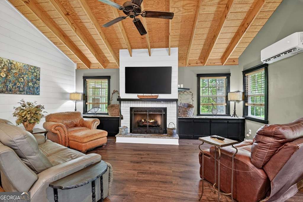 93 Collins Nursery LN