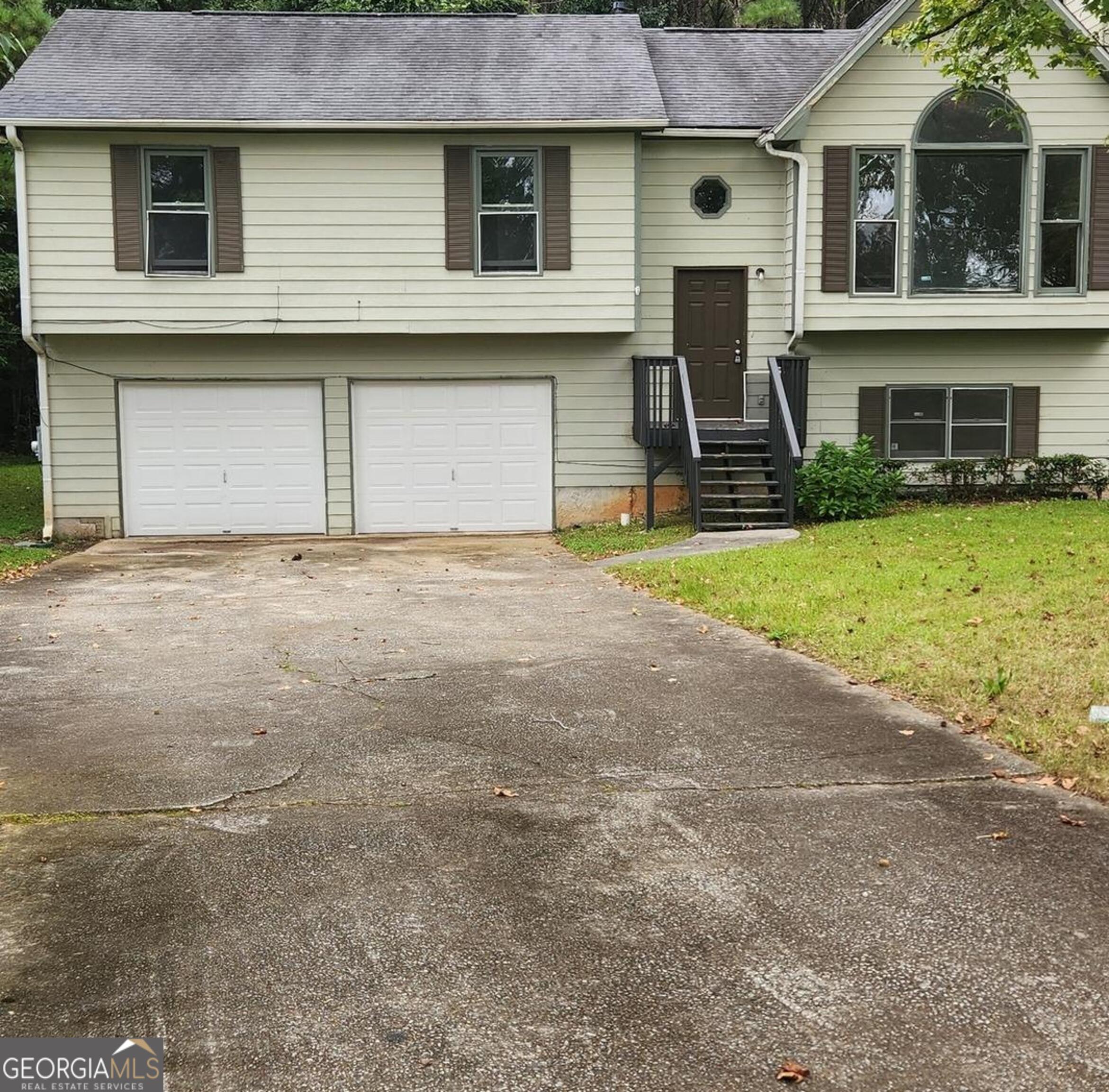 COME VIEW THIS VERY LARGE, OPEN FLOOR PLAN HOME. BRAND NEW FLOORING IN ALL ROOMS, UPDATED LIGHT FIXTURES, FRESHLY PAINTED WALLS, NEW GARAGE DOORS AND MORE. LOWER LEVEL HAS A HUGHE ROOM THAT CAN BE USED AS A BEDROOM, WORKOUT ROOM OR DEN. LOCATED IN A CUL-DE-SAC AND IN A VERY QUIET NEIGHBORHOOD.. ***ONE MONTH OF PAYSTUBS, COPY OF CREDIT REPORT AND AN APPLICATION ARE REQUIRED FOR CONSIDERATION.