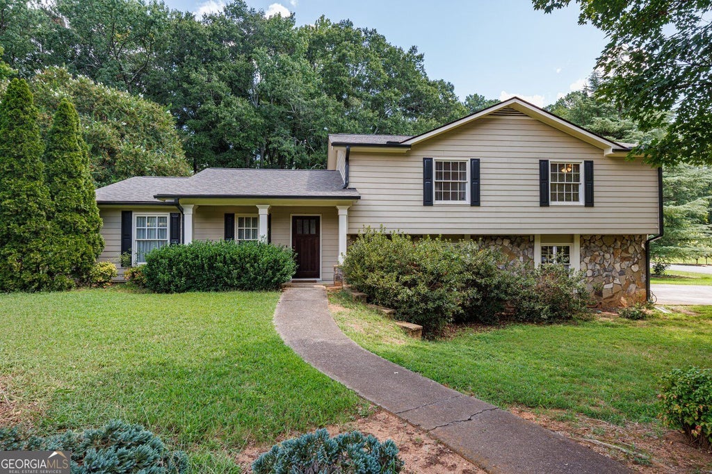 Photo of 875 Windsor Trail, Roswell, GA 30076 (MLS # 10843288)