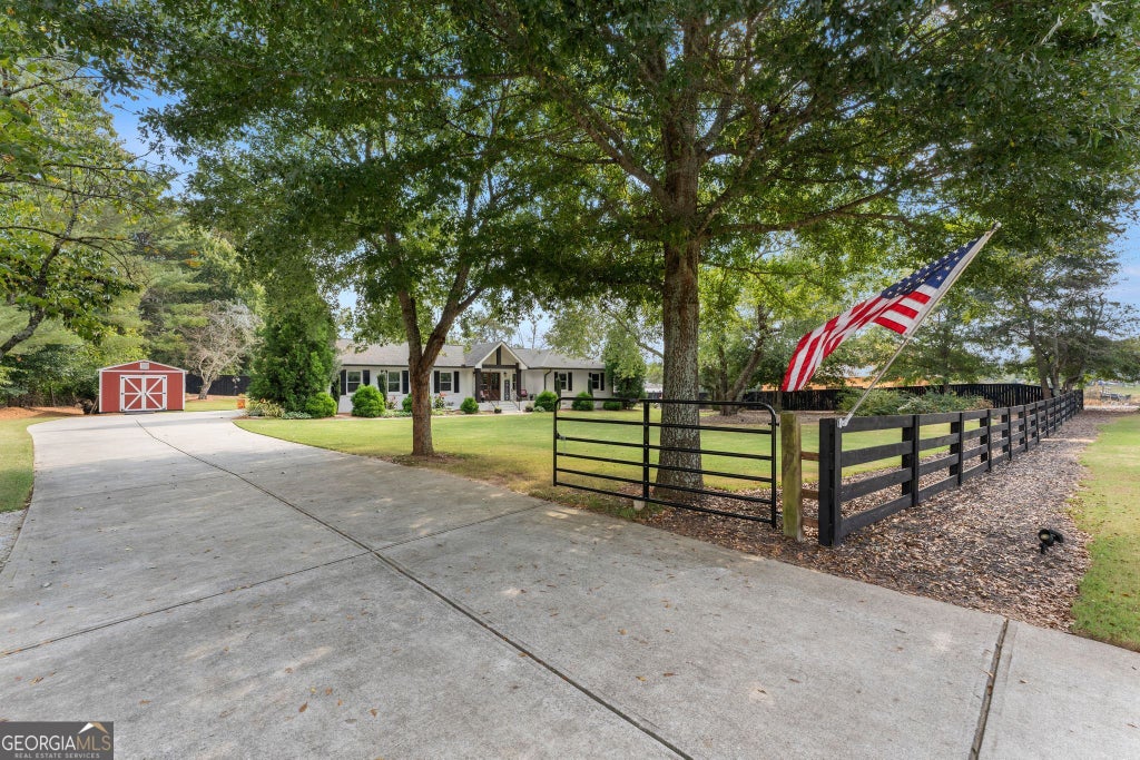 Photo of 4018 N Arnold Mill Road, Woodstock, GA 30188 (MLS # 10874839)