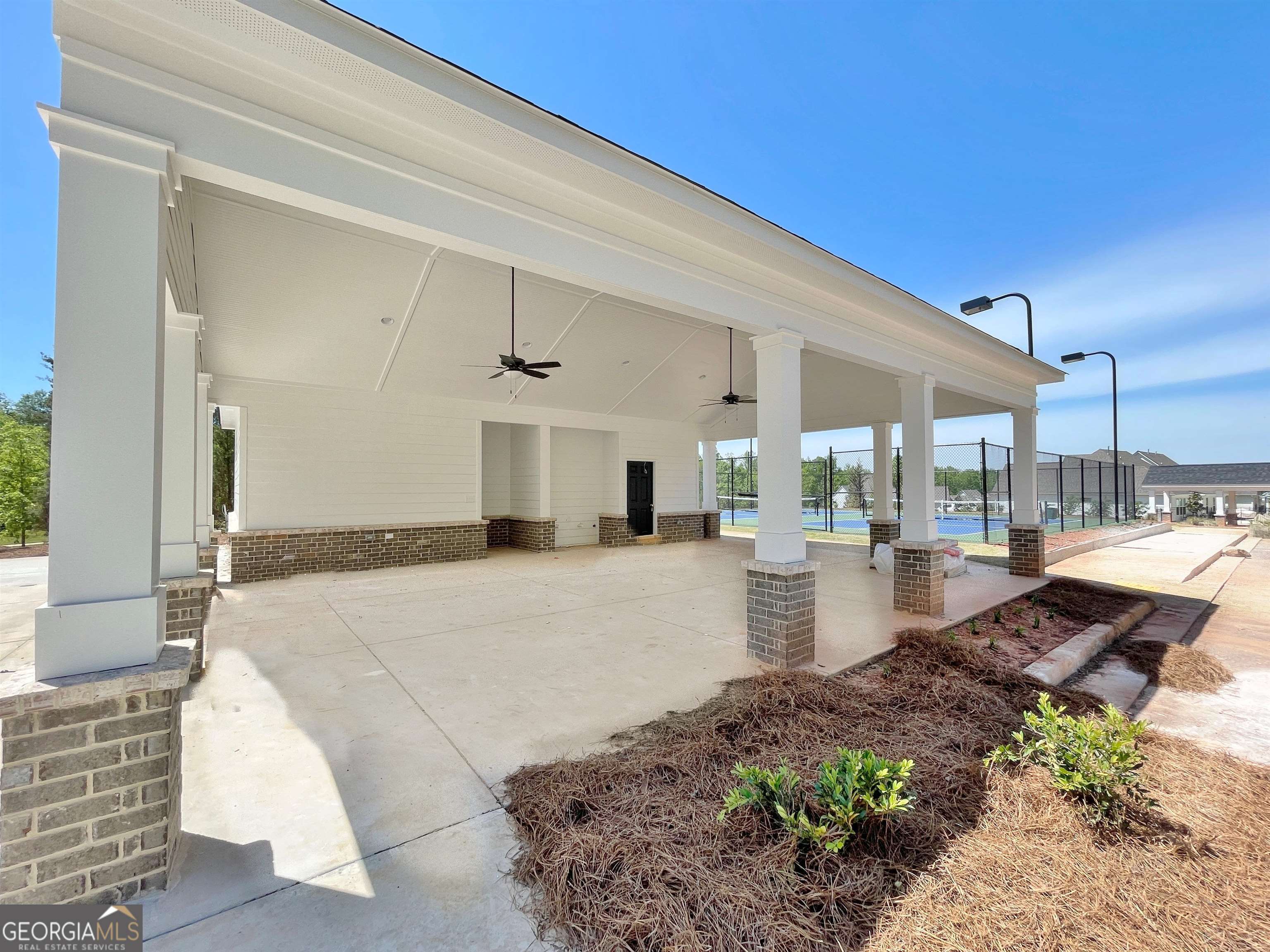 105 Loring LN