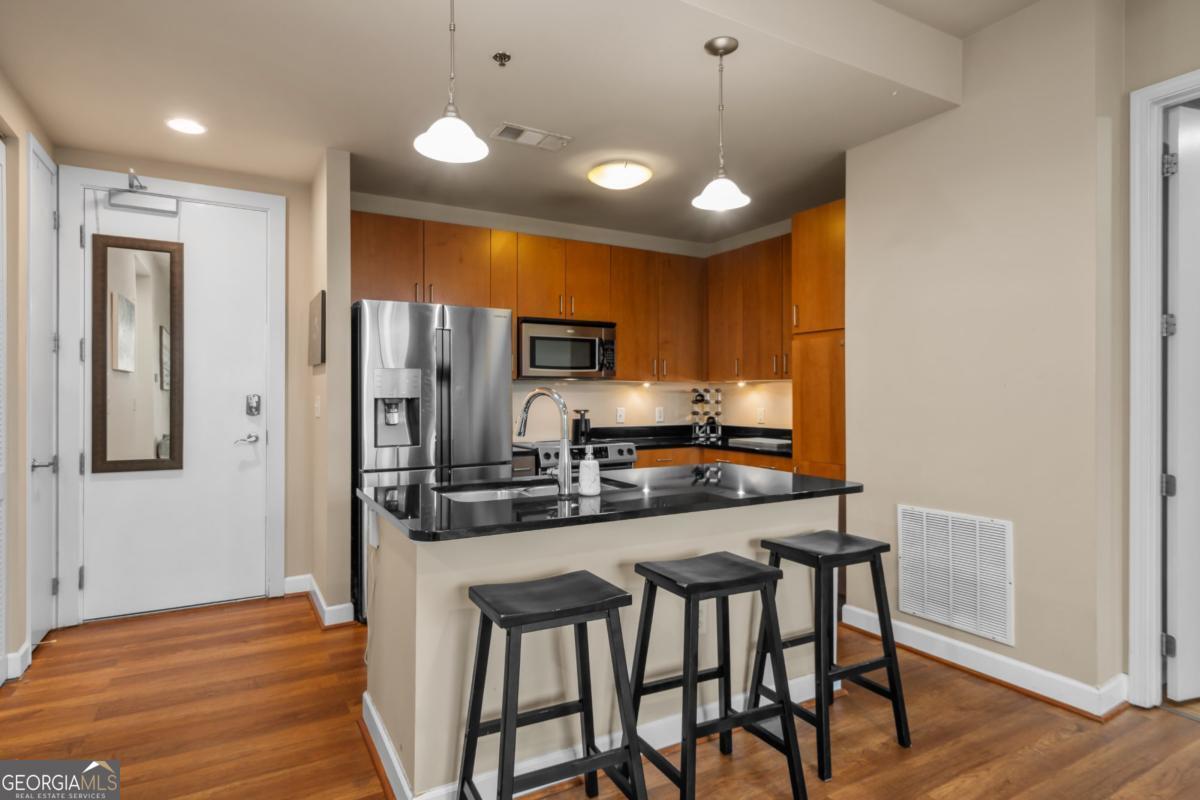 711 Cosmopolitan DR 517