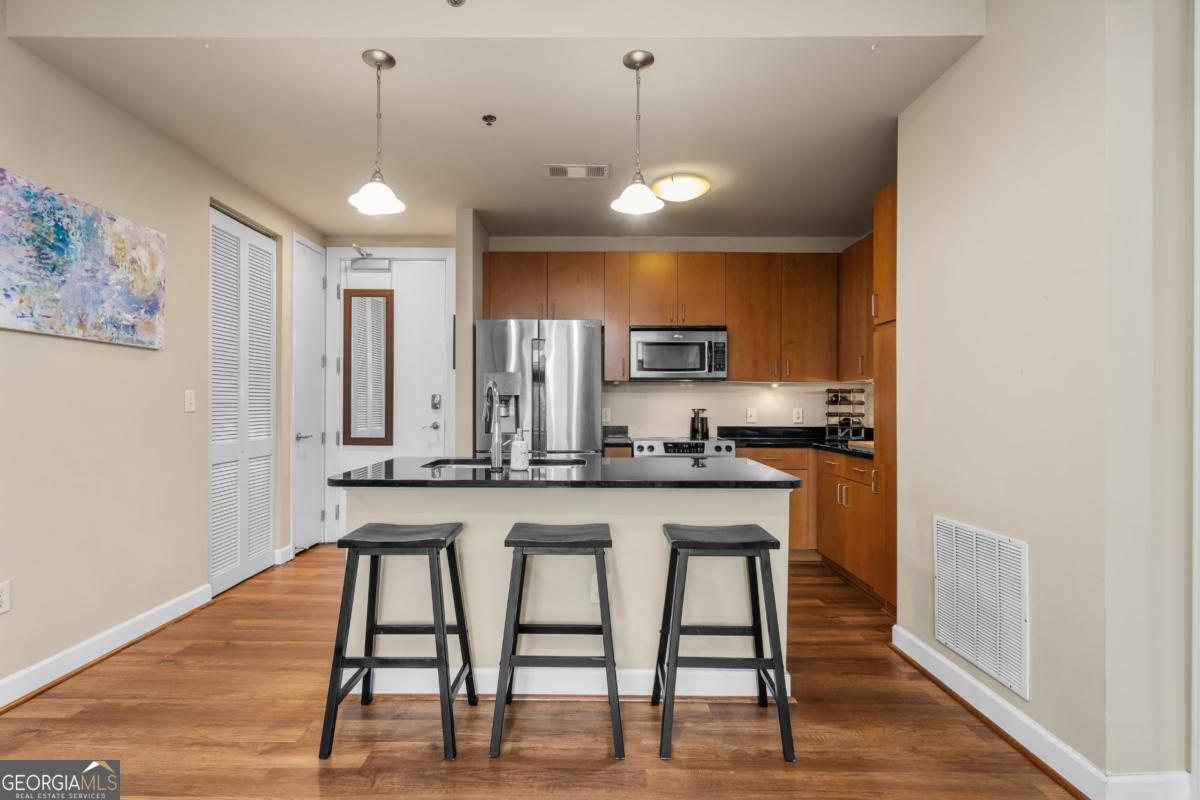 711 Cosmopolitan DR 517