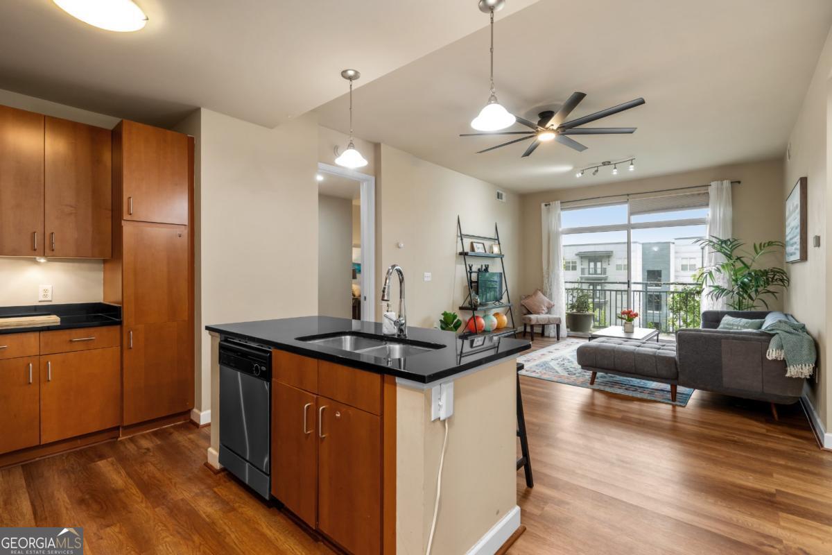 711 Cosmopolitan DR 517