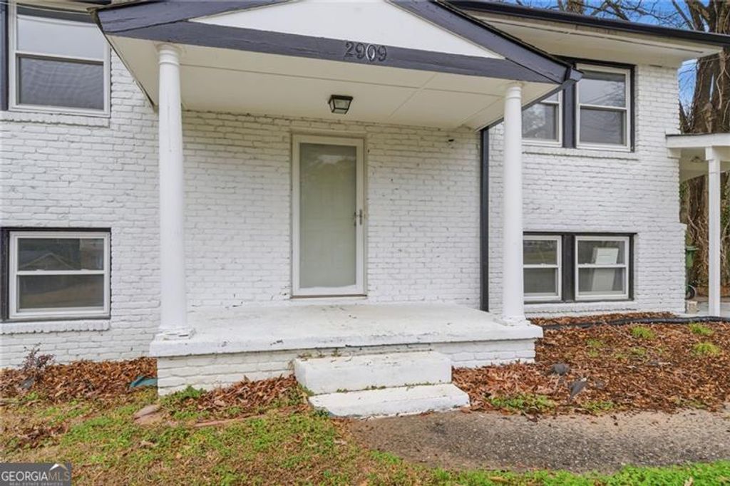 Photo of 2909 Cambridge Drive SW, Atlanta, GA 30331 (MLS # 10698088)