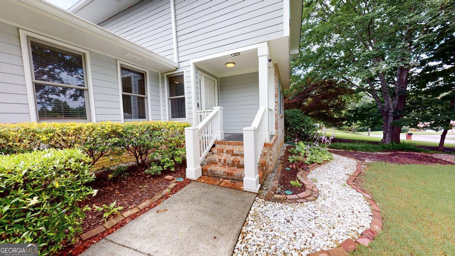 2737 Fontainebleau Drive