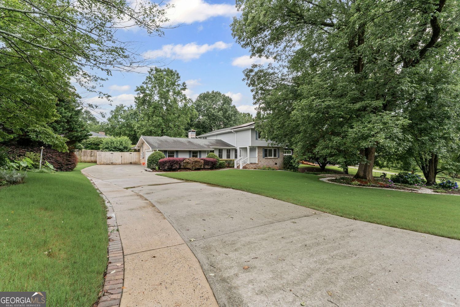 2737 Fontainebleau Drive
