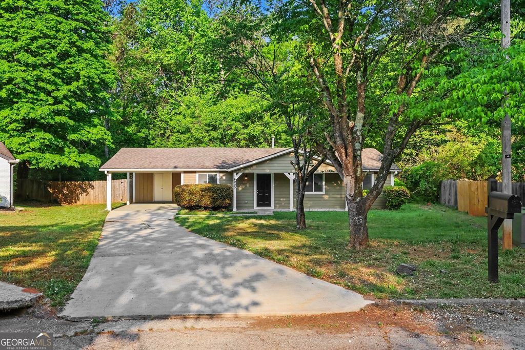 Photo of 4905 Glenside Court, Stone Mountain, GA 30088 (MLS # 10740801)