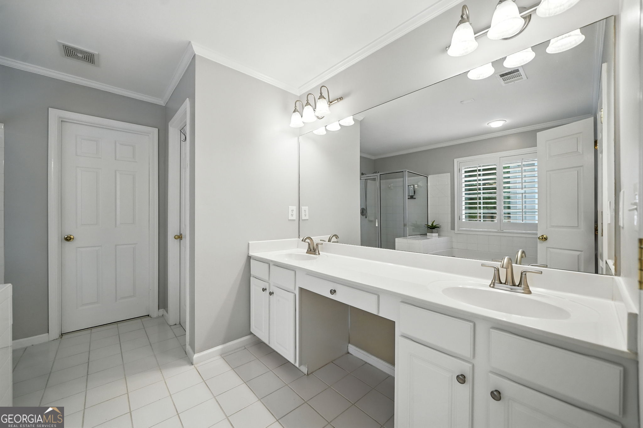 Smyrna, Georgia 30082, United States, 4 Bedrooms Bedrooms, ,3 BathroomsBathrooms,Residential,Pending,203226