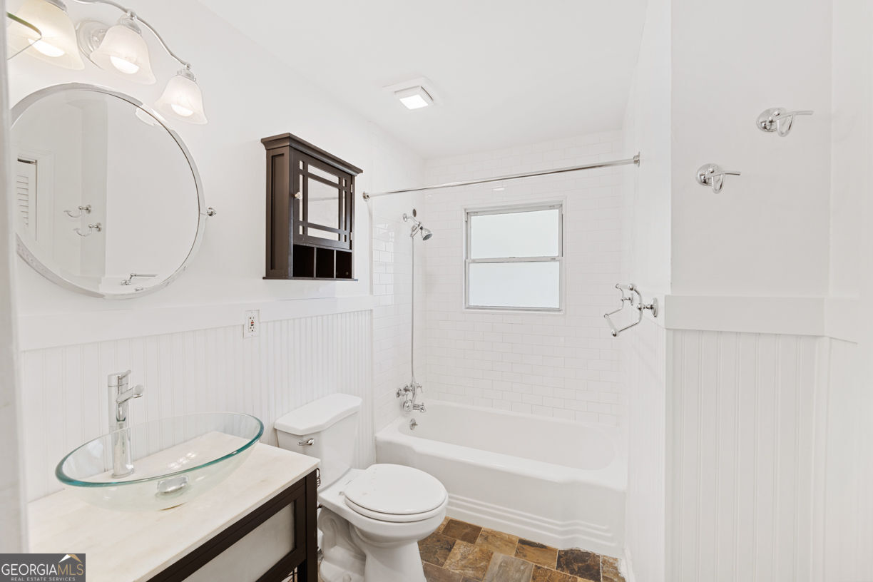 Atlanta, Georgia 30324, United States, 3 Bedrooms Bedrooms, ,2 BathroomsBathrooms,Residential,Active,240655