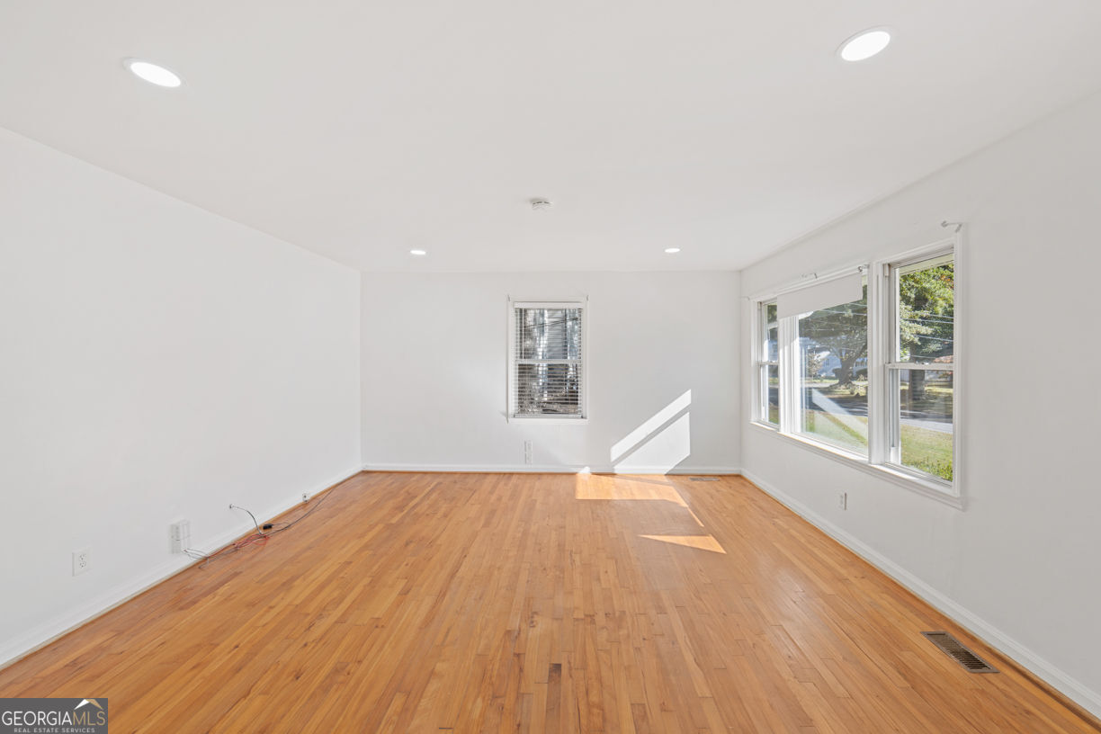 Atlanta, Georgia 30324, United States, 3 Bedrooms Bedrooms, ,2 BathroomsBathrooms,Residential,Active,240655