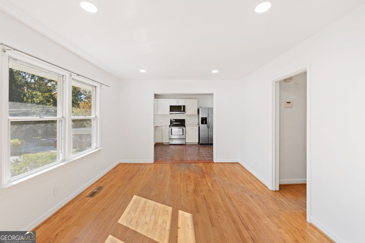 Atlanta, Georgia 30324, United States, 3 Bedrooms Bedrooms, ,2 BathroomsBathrooms,Residential,Active,240655