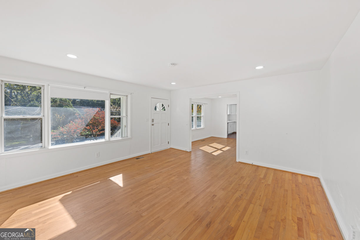 Atlanta, Georgia 30324, United States, 3 Bedrooms Bedrooms, ,2 BathroomsBathrooms,Residential,Active,240655