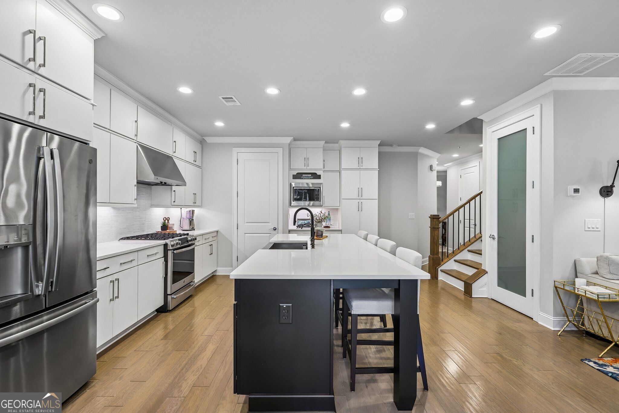 202 Phillips LN