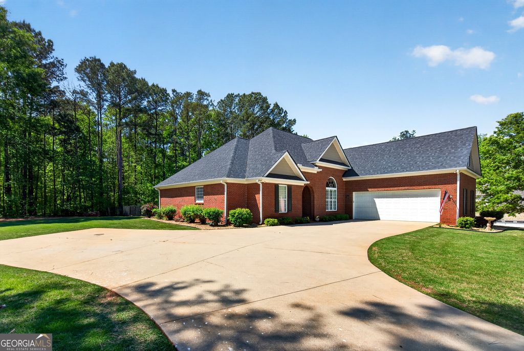 Photo of 124 Riverbluff Drive, Lagrange, GA 30240 (MLS # 10729925)