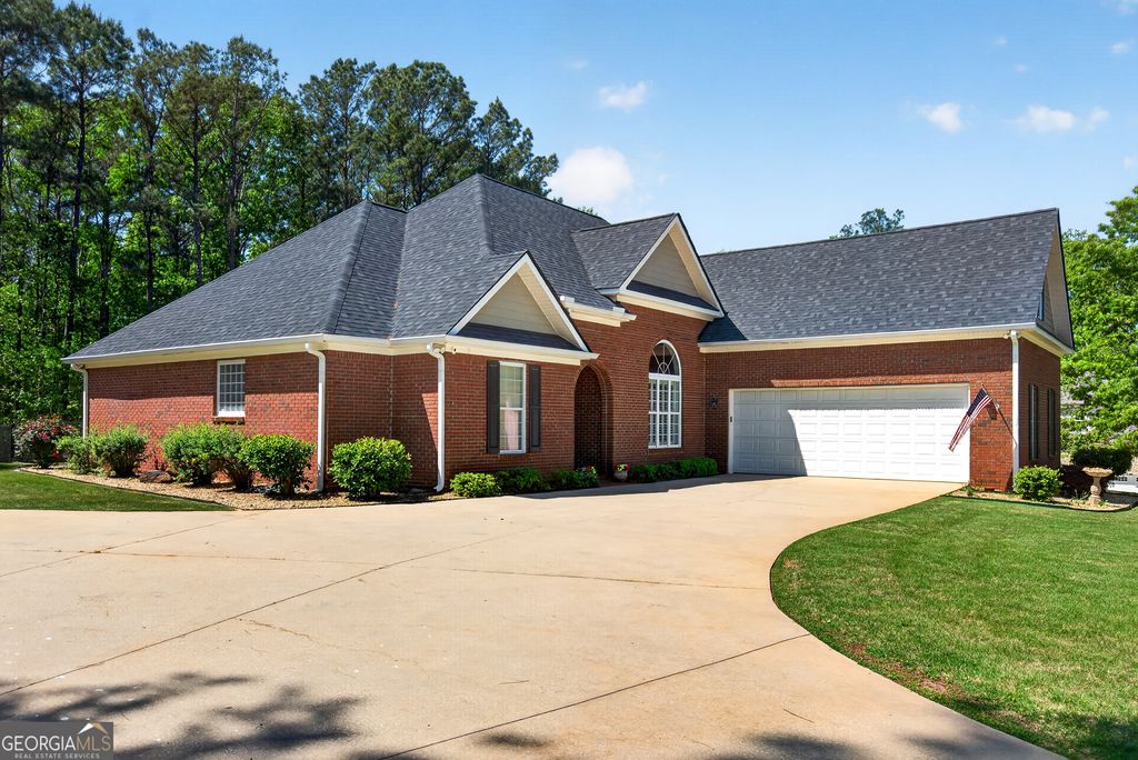 Photo of 124 Riverbluff Drive, Lagrange, GA 30240 (MLS # 10729925)