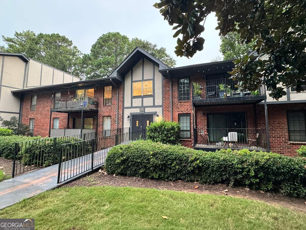 Photo of 6851 Roswell Road NE #H-31, Sandy Springs, GA 30328 (MLS # 10828232)