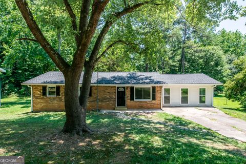 Single Family Residence in Lithia Springs GA 7096 Brook.jpg