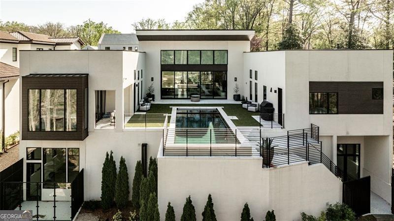 1572 Clifton RDG