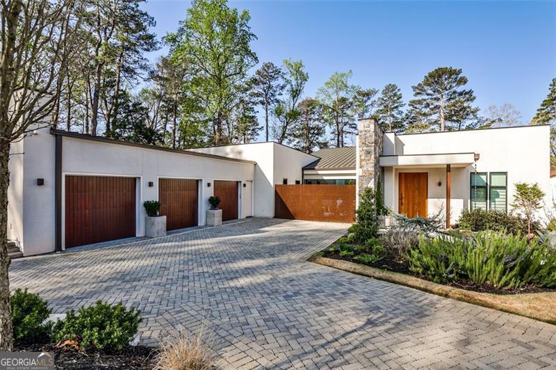 1572 Clifton RDG