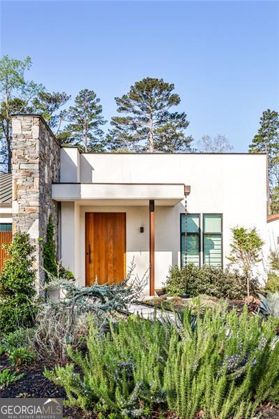 1572 Clifton RDG