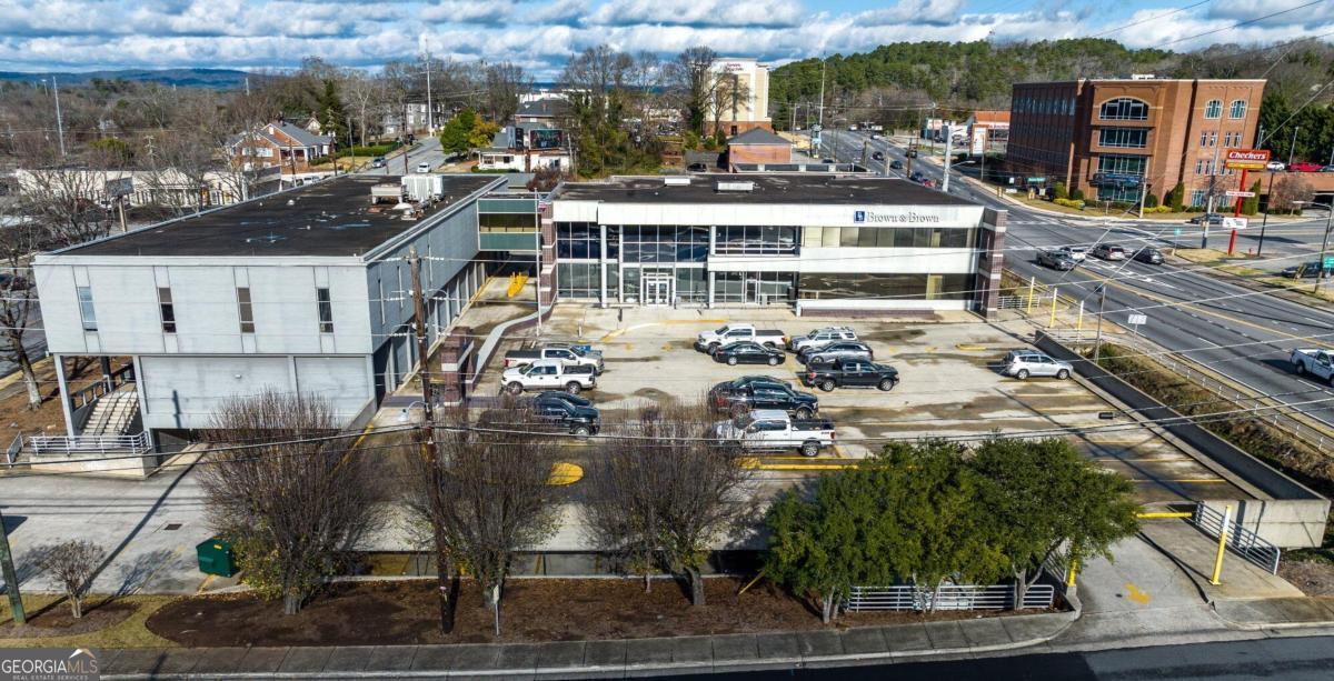 4400 sq ft office space. Utilities included