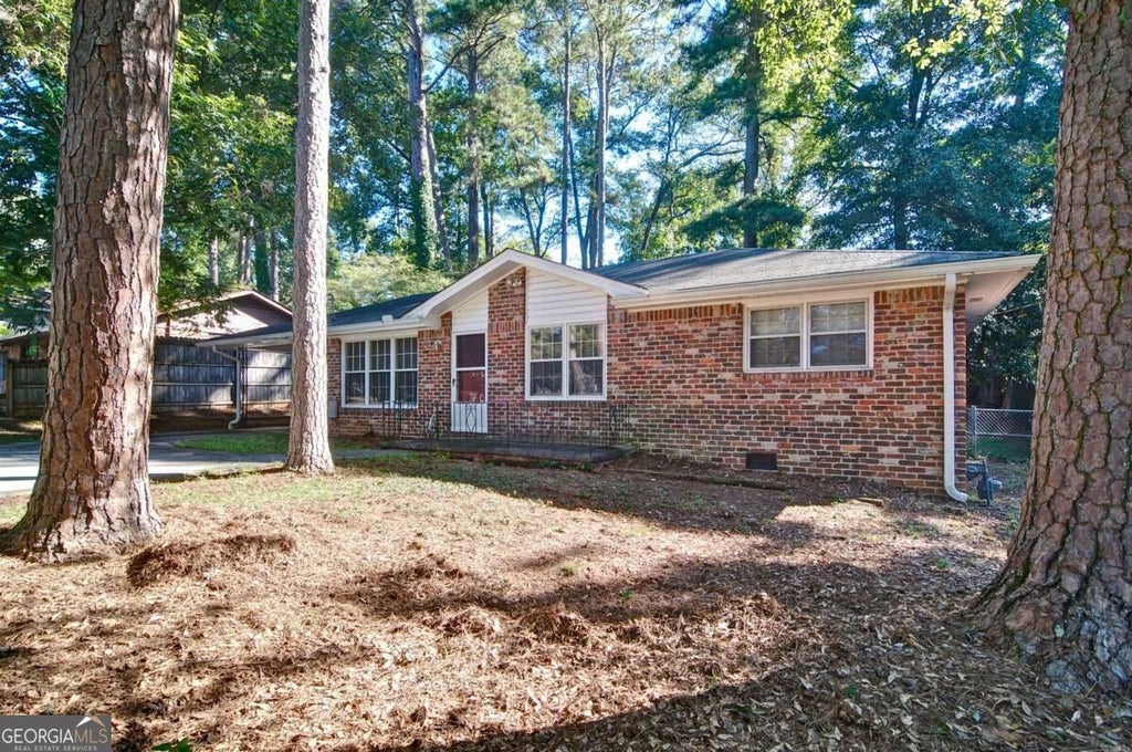 Photo of 1299 Mclendon Drive, Decatur, GA 30033 (MLS # 10870716)