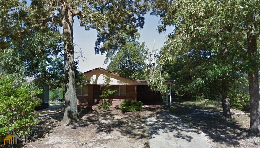 Exciting opportunity to own in Warner Robins! This 3 bedroom, 1.5 bath home features large bedrooms, galley kitchen, and spacious living room! This one is an absolute must see!