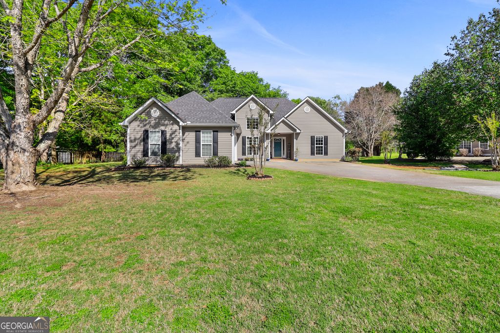 Photo of 70 Mosswood Court, Newnan, GA 30265 (MLS # 10705415)