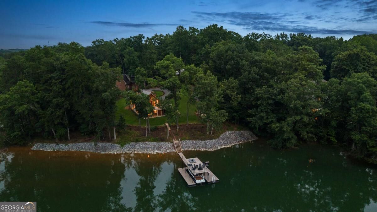 6011 Blackberry LN