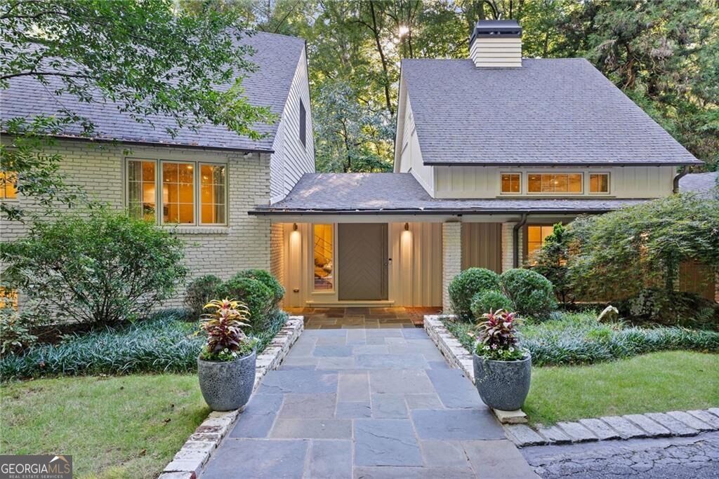 695 W Conway DR