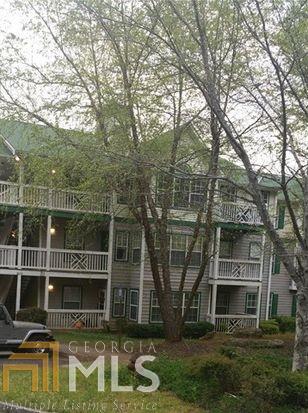 RARE 3 bedroom, single level condo on bottom floor. Easy living at its finest with great access to schools, expressways and shopping. This home is MOVE-IN ready with newer appliances, fresh paint and all electric. The owner has rented this condo in the past but you would never know. This would be an excellent opportunity for an investor, home previously rented for $1750!