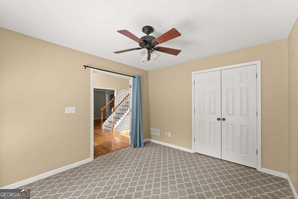 415 Fairford LN