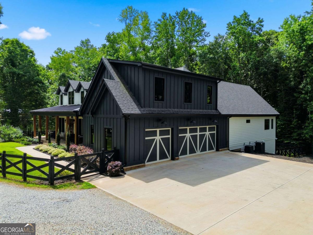 650 Avery RD