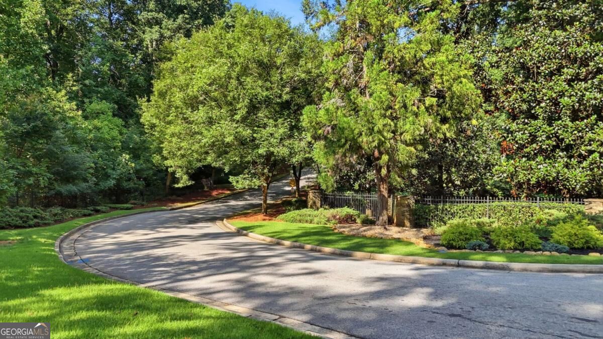 2053 Fontainbleau DR