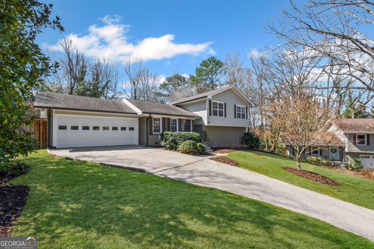 260 Mansell CIR