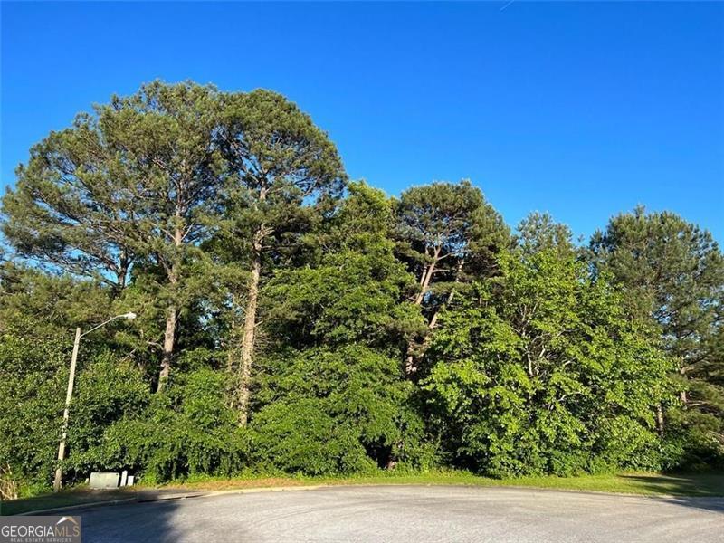 Private basement lot in cul-du-sac in a quiet neighborhood with beautiful pond on the back of the property.