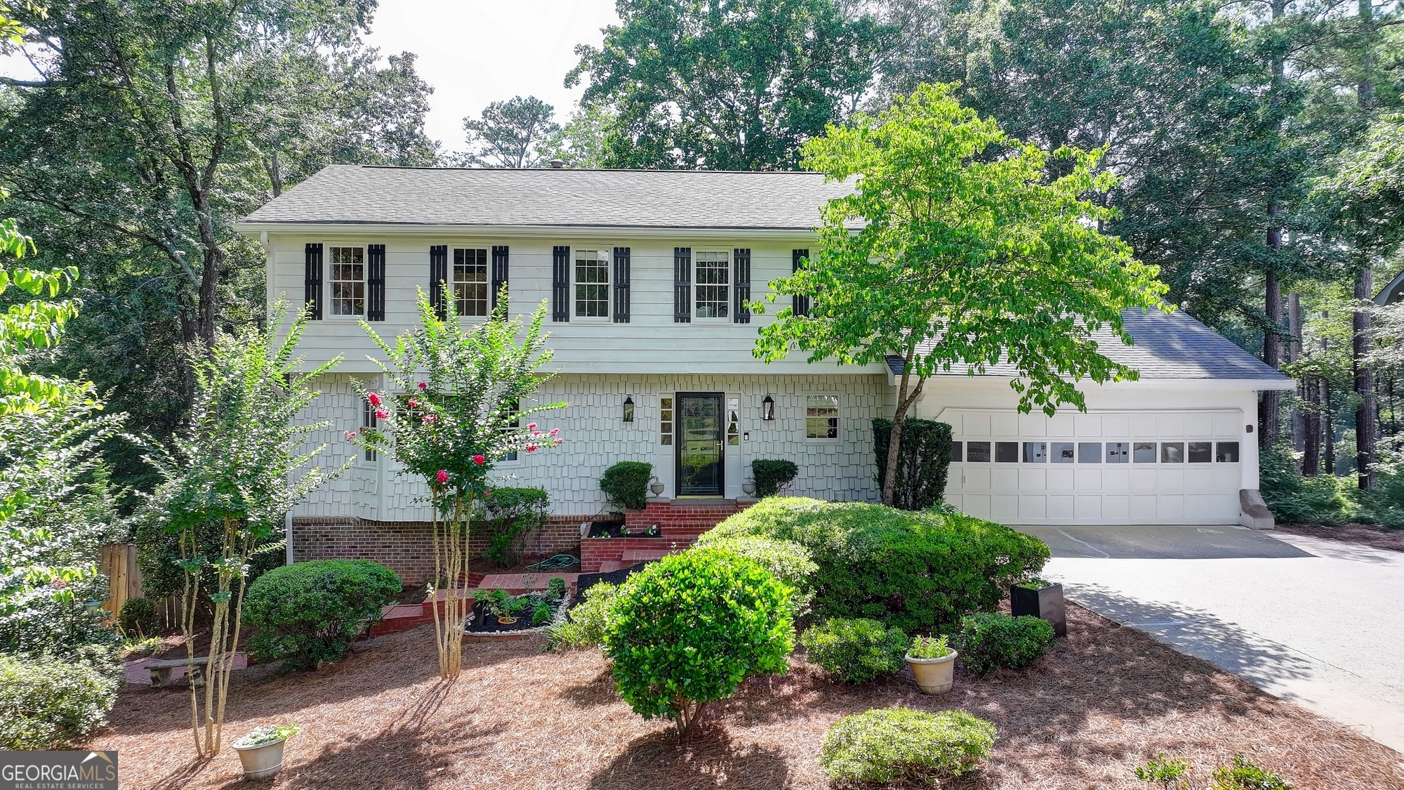 3825 Creekview DR NE