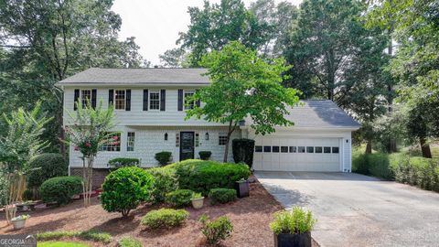 Photo of 3825 Creekview Drive NE, Marietta, GA 30068 (MLS # 10547637)