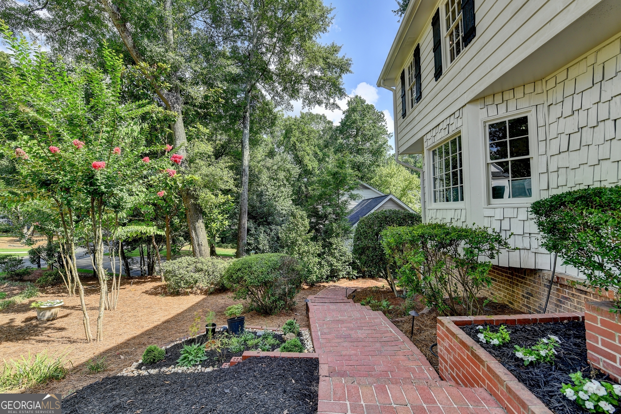 3825 Creekview DR NE