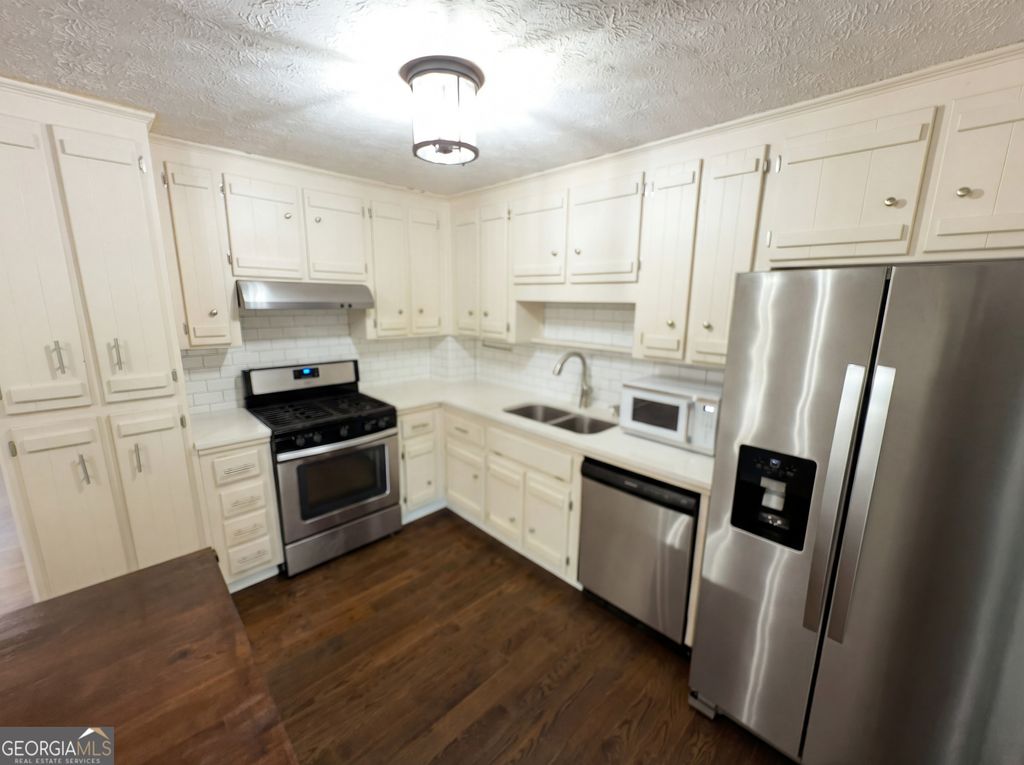 Photo of 124 Creekview Drive, Woodstock, GA 30188 (MLS # 10700111)