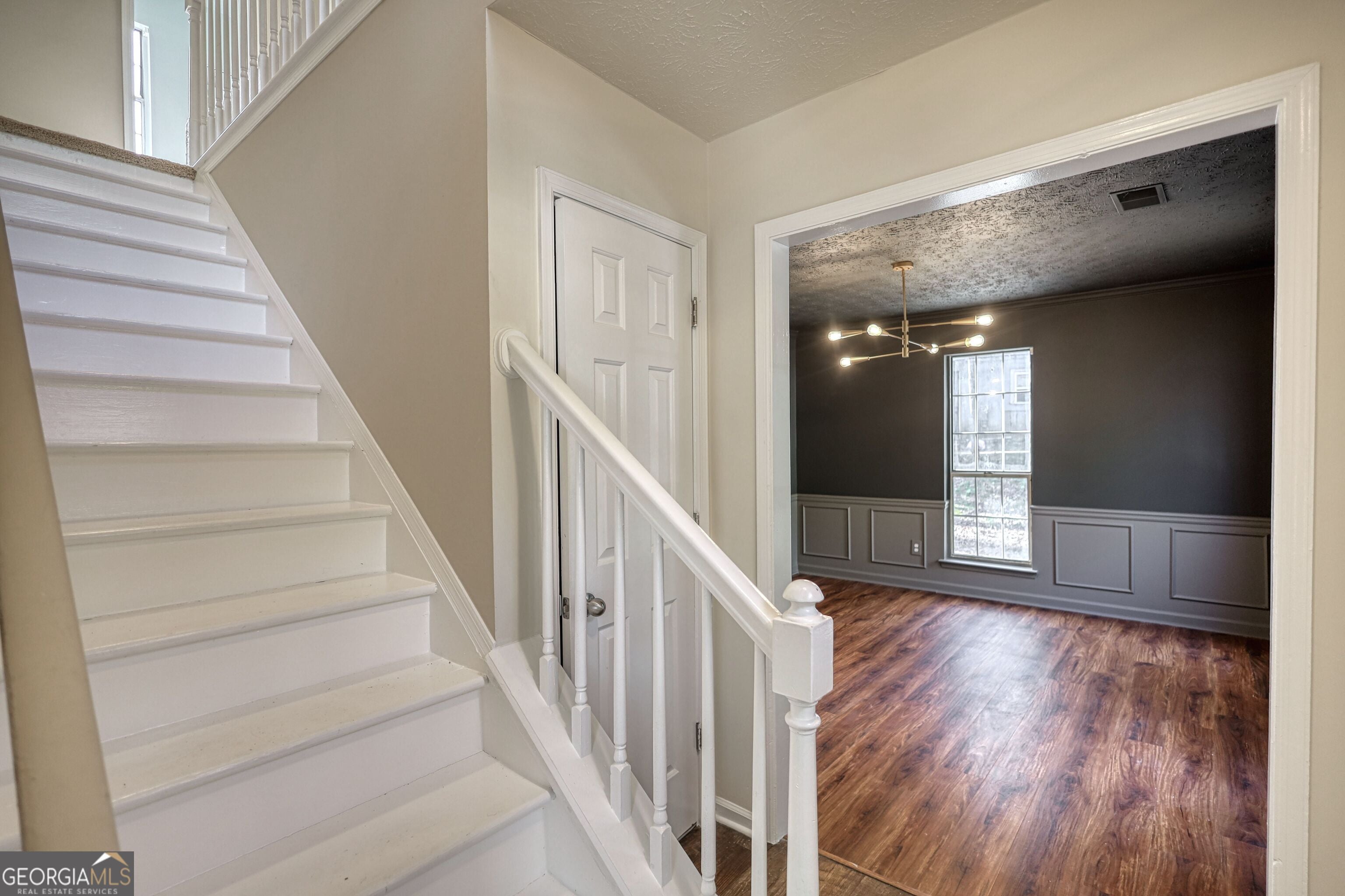 502 N Summit