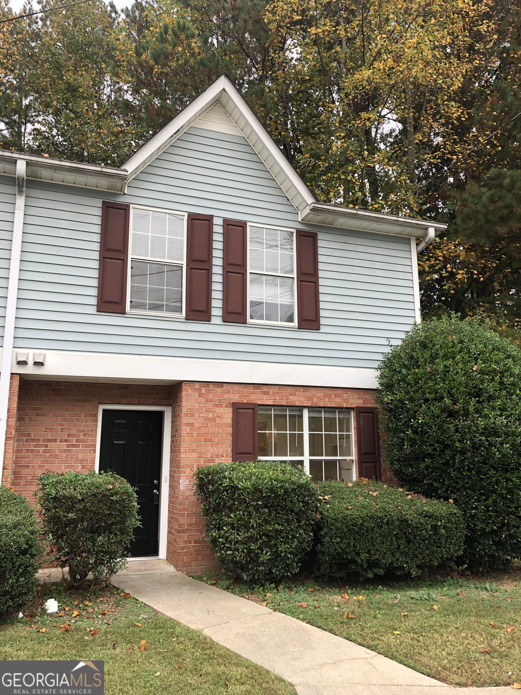 Welcome home to 4484 Logan Way! This updated end unit townhome features a great open floor plan, large kitchen open to living/dining room. The upper level has two oversized bedrooms with private bathrooms. There is an exterior storage closet for extra space. Perfect location - the home is close to shops, restaurants and schools. Walk to downtown Acworth. Easy access to I-75.