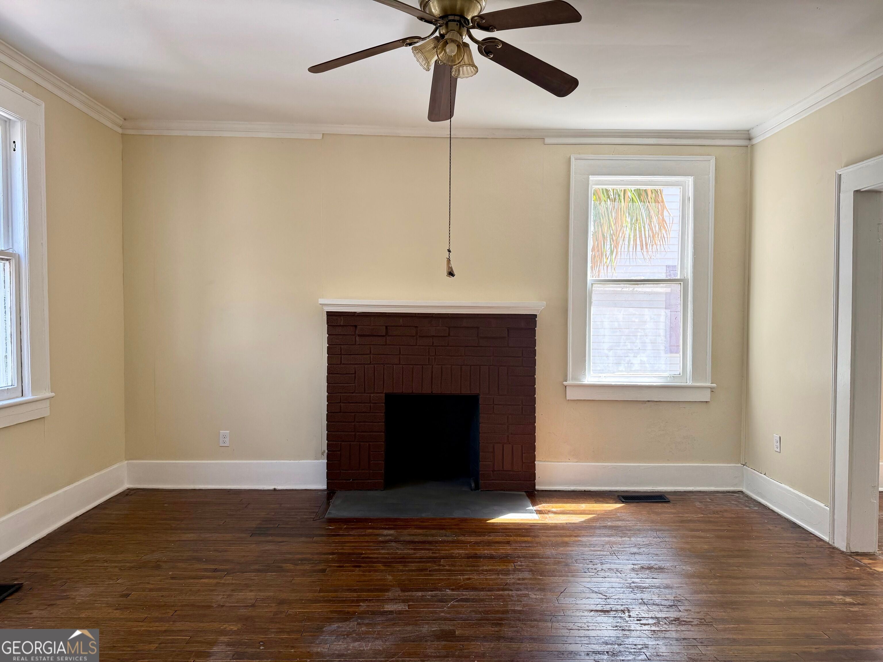 627 W 39th ST