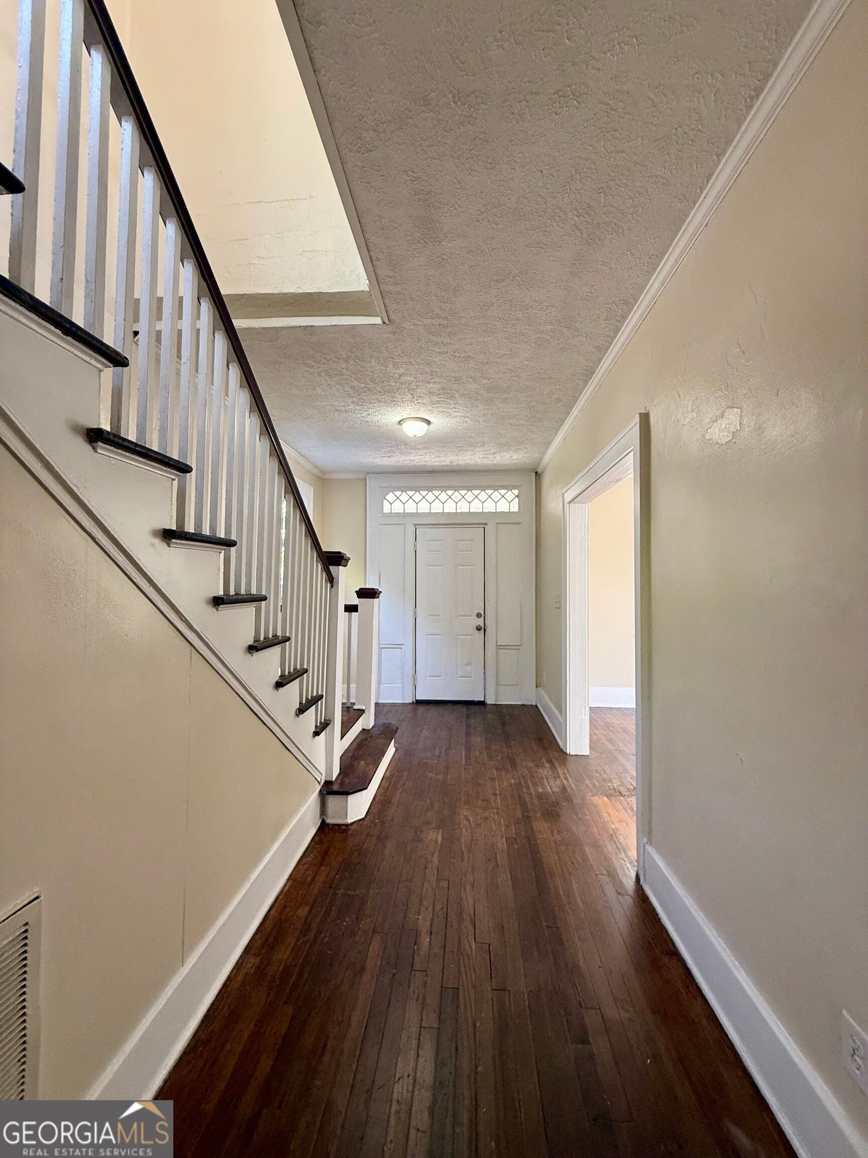 627 W 39th ST