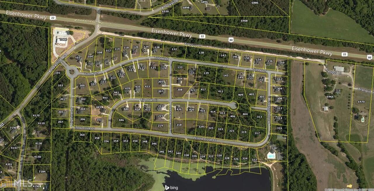 Build your dream home here! Great community with clubhouse and pool.
